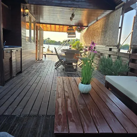 Splav Mango Apartment