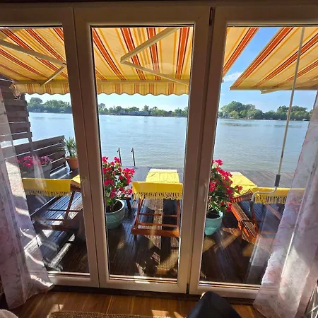 Splav Mango Apartment